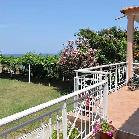 Giannis αdults Only ゲストハウス コイニラ