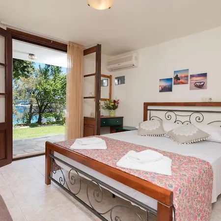 Giannis αdults Only