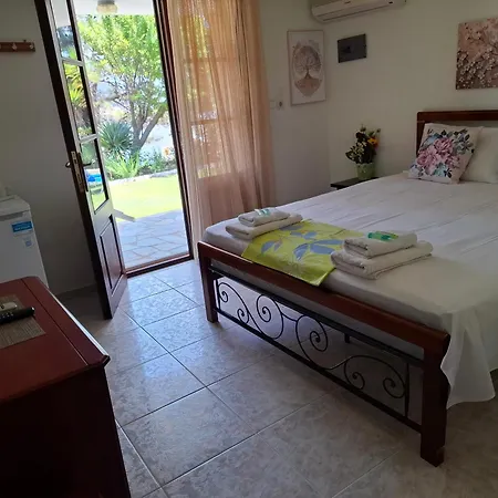 ゲストハウス Giannis αdults Only