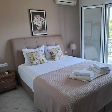 Giannis αdults Only 3* コイニラ