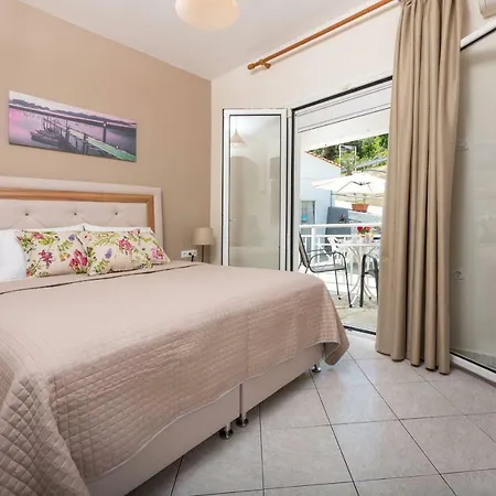 Giannis αdults Only ゲストハウス コイニラ