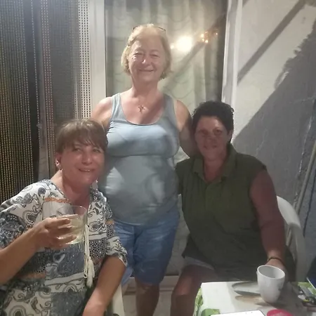 Giannis αdults Only Pensión 3*