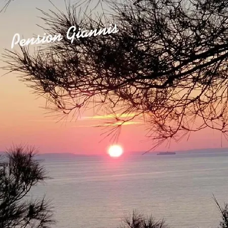 Pensión Giannis αdults Only 3*