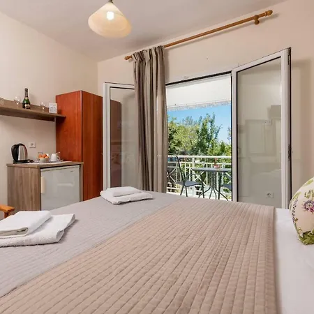 Giannis αdults Only 3* Koinira