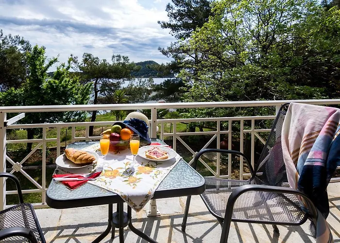 Giannis αdults Only Koinira