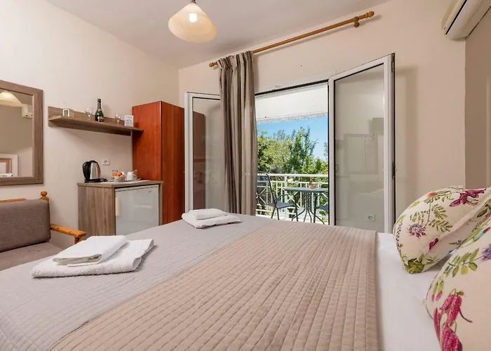 Giannis αdults Only 3* Koinira