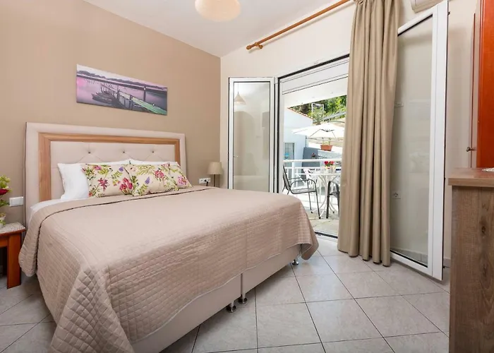 Giannis αdults Only Casa de hóspedes Koinira