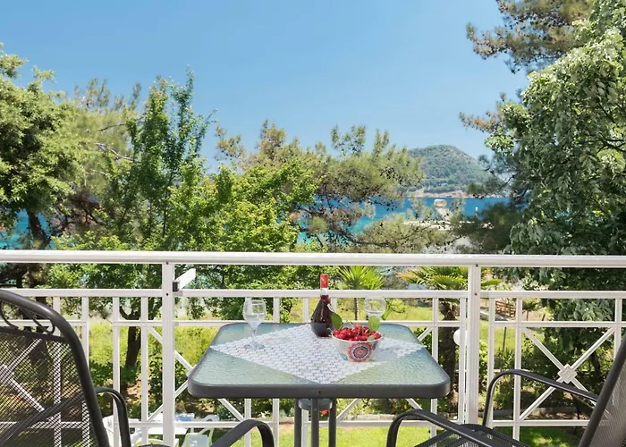 Giannis αdults Only 3* Koinira